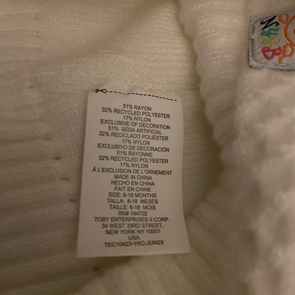 Adorable White Baby Pom-Pom Beanie and Mittens Set 6-18 months - Picture 5 of 6